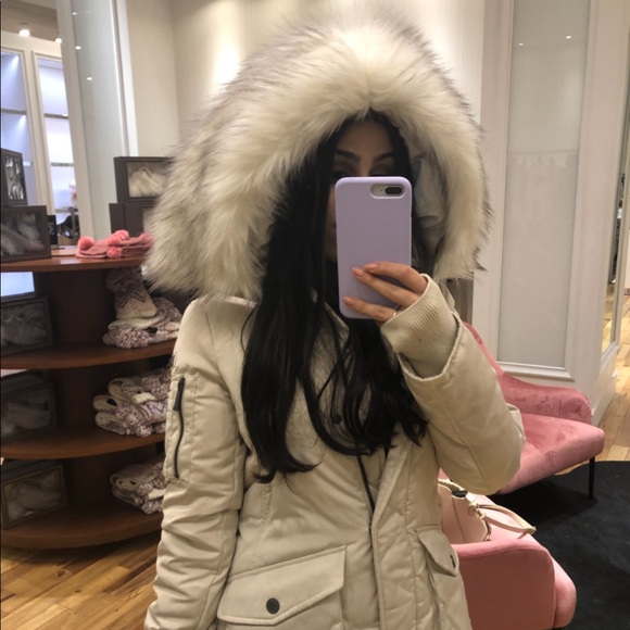 Ivory BCBG coat.Like new condition (professionally dry cleaned), gorgeous coat. - Picture 3 of 6